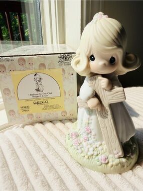 1985 I Believe In The Old Rugged Cross Precious Moments Like New w/ Original Box